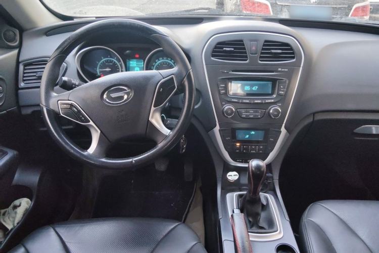 Used GAC Trumpchi GS5 2013 1.8T Manual Two-Wheel Drive Elite Edition Center Console