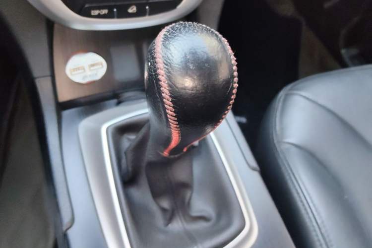 Used GAC Trumpchi GS5 2013 1.8T Manual Two-Wheel Drive Elite Edition Gear Lever