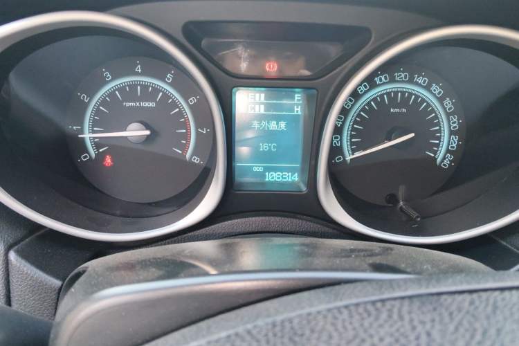 Used GAC Trumpchi GS5 2013 1.8T Manual Two-Wheel Drive Elite Edition Odometer Close Up
