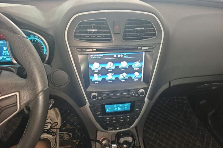 Used GAC Trumpchi GS5 2013 1.8T Automatic Two-Wheel Drive Elite Edition Audio And AC Panel