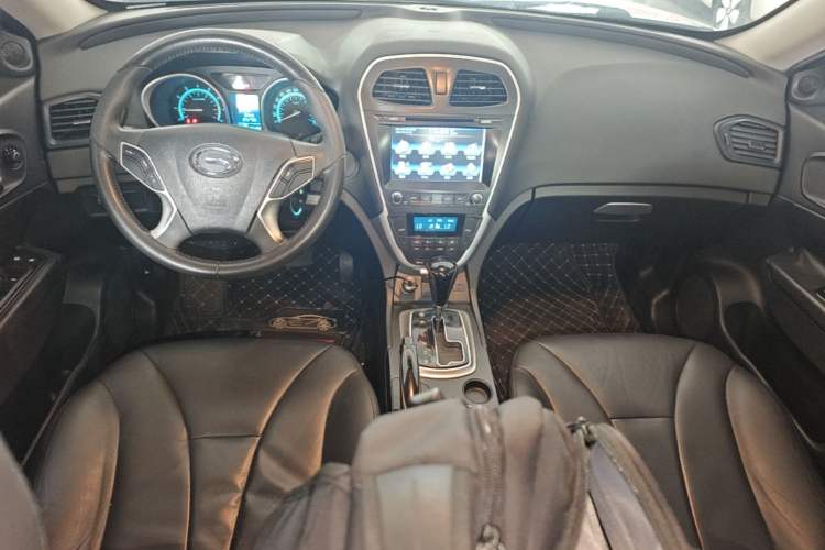 Used GAC Trumpchi GS5 2013 1.8T Automatic Two-Wheel Drive Elite Edition Center Console