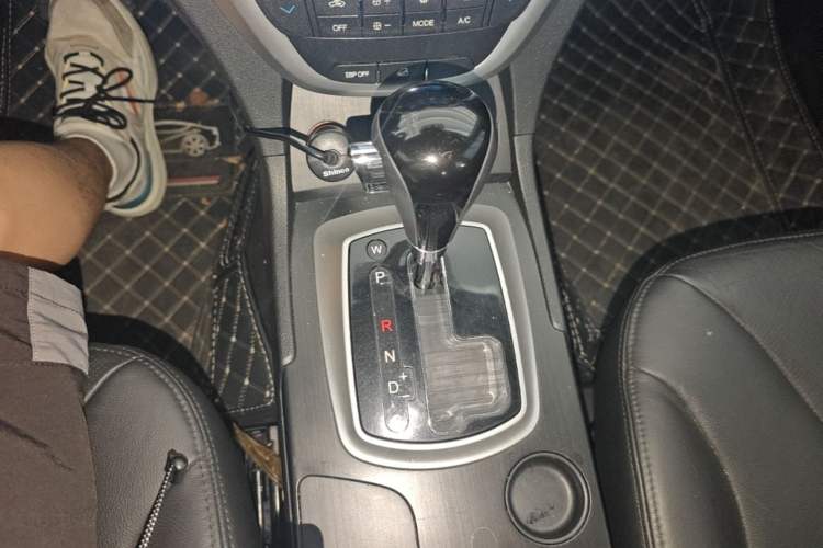 Used GAC Trumpchi GS5 2013 1.8T Automatic Two-Wheel Drive Elite Edition Gear Lever