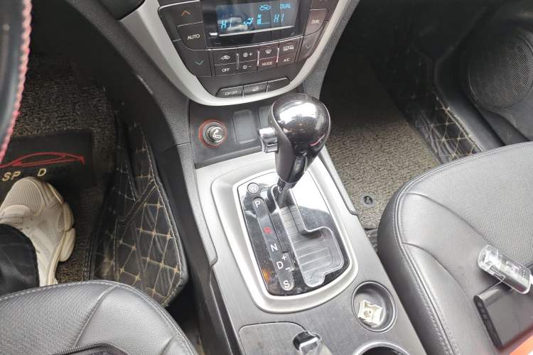 Used GAC Trumpchi GS5 2013 1.8T Automatic Two-Wheel Drive Luxury Edition Gear Lever
