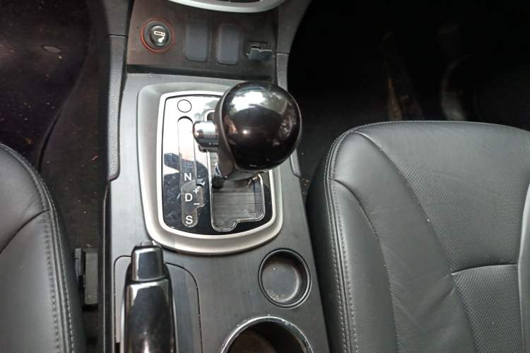 Used GAC Trumpchi GS5 2013 1.8T Automatic Two-Wheel Drive Elite Edition Gear Lever