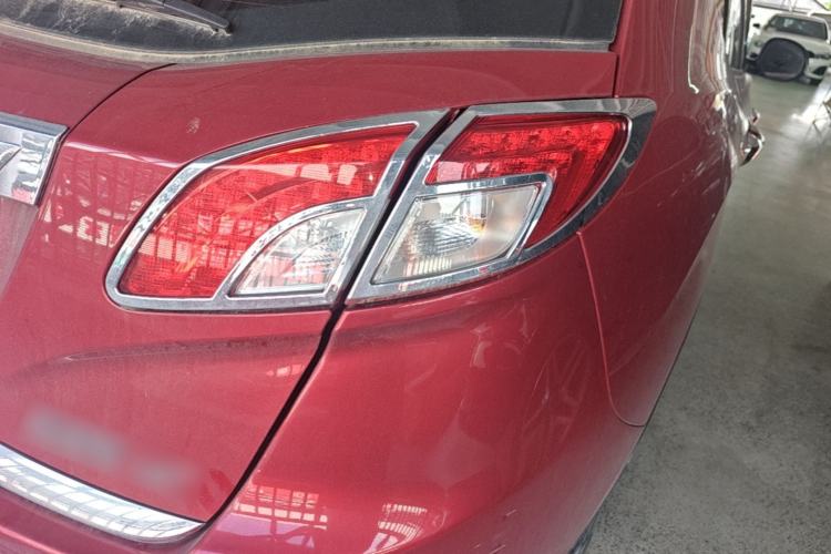 Used GAC Trumpchi GS5 2013 1.8T Automatic Two-Wheel Drive Elite Edition Right Rear Taillight