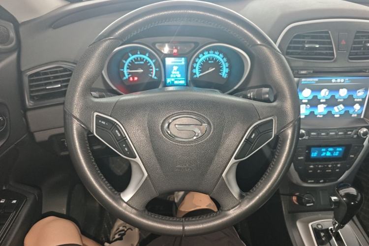 Used GAC Trumpchi GS5 2013 1.8T Automatic Two-Wheel Drive Elite Edition Steering Wheel