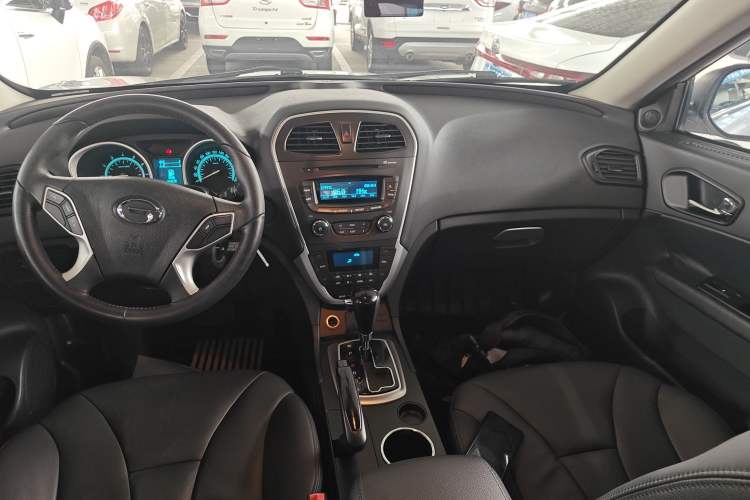 Used GAC Trumpchi GS5 2013 1.8T Automatic Two-Wheel Drive Elite Edition Interior 3
