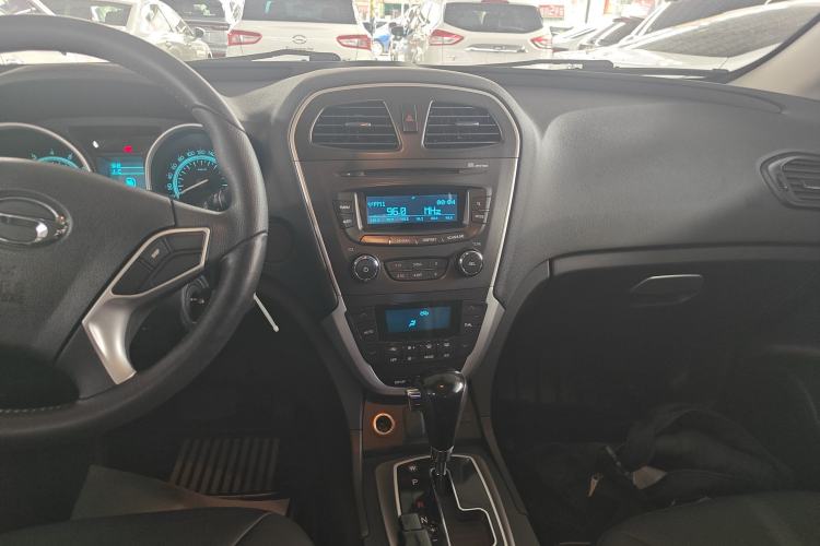 Used GAC Trumpchi GS5 2013 1.8T Automatic Two-Wheel Drive Elite Edition Interior 4