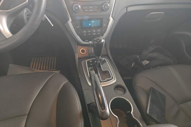 Used GAC Trumpchi GS5 2013 1.8T Automatic Two-Wheel Drive Elite Edition Interior 5