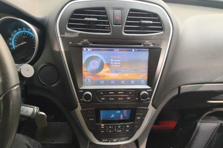 Used GAC Trumpchi GS5 2013 1.8T Manual Two-Wheel Drive Elite Edition Audio And AC Panel
