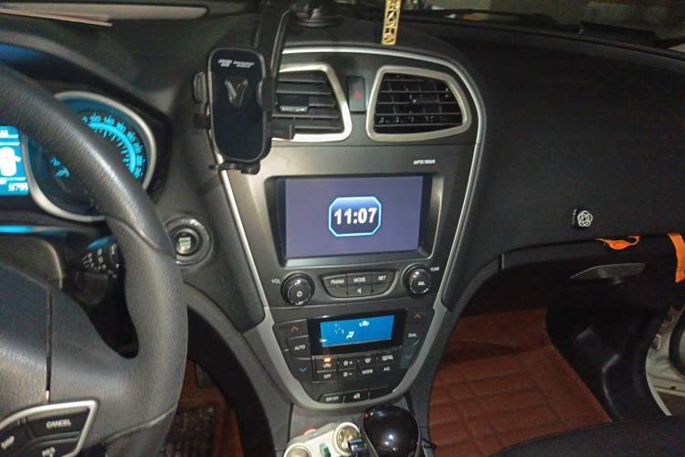 Used GAC Trumpchi GS5 2013 1.8T Automatic Two-Wheel Drive Luxury Edition Audio And AC Panel