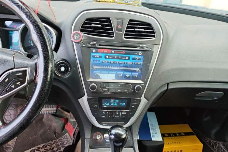 Used GAC Trumpchi GS5 2013 2.0L Automatic Two-Wheel Drive Light Interior Special Edition Audio And AC Panel