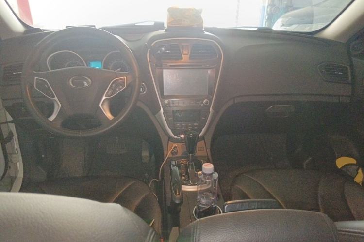 Used GAC Trumpchi GS5 2013 2.0L Automatic Two-Wheel Drive Light Interior Special Edition Center Console
