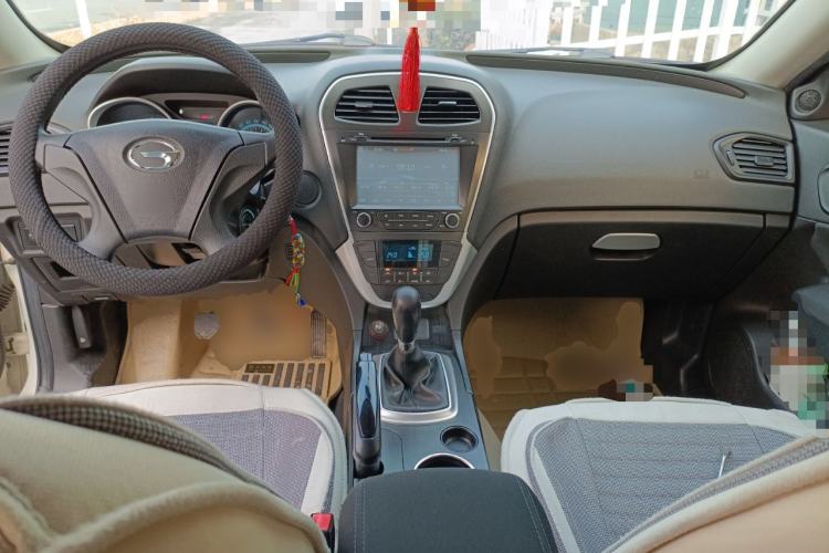 Used GAC Trumpchi GS5 2013 2.0L Manual Two-Wheel Drive Special Edition in Light Interior Center Console