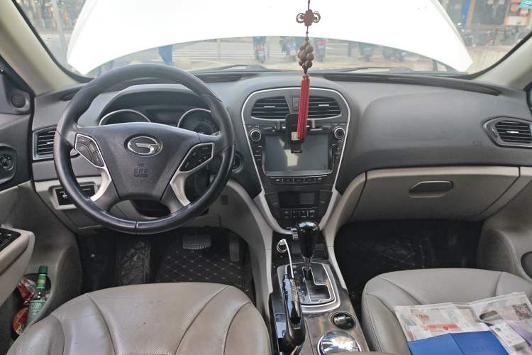 Used GAC Trumpchi GS5 2013 2.0L Automatic Two-Wheel Drive Light Interior Special Edition Center Console