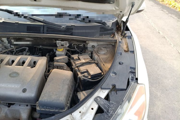 Used GAC Trumpchi GS5 2013 2.0L Manual Two-Wheel Drive Special Edition in Light Interior Engine Bay Left