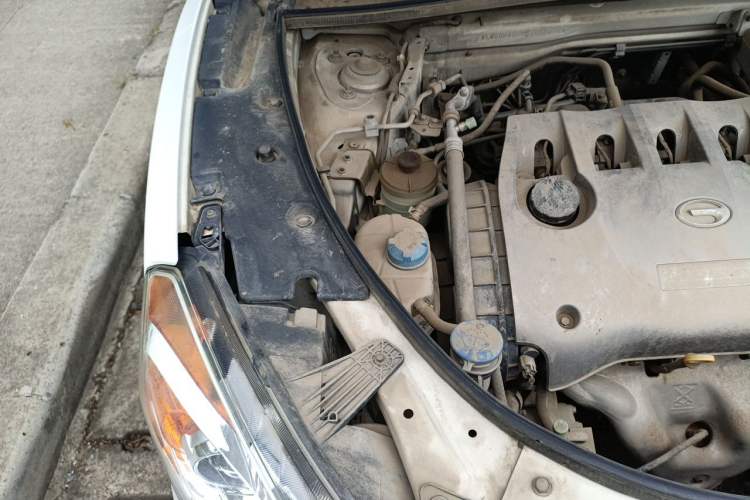 Used GAC Trumpchi GS5 2013 2.0L Automatic Two-Wheel Drive Light Interior Special Edition Engine Bay Right
