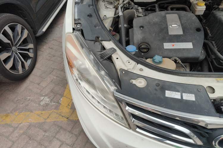 Used GAC Trumpchi GS5 2013 1.8T Automatic Two-Wheel Drive Luxury Edition Engine Bay Right