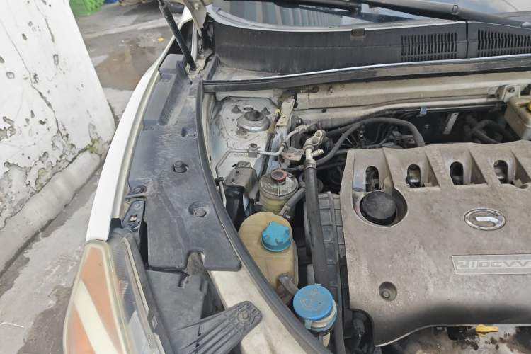Used GAC Trumpchi GS5 2013 2.0L Automatic Two-Wheel Drive Light Interior Special Edition Engine Bay Right