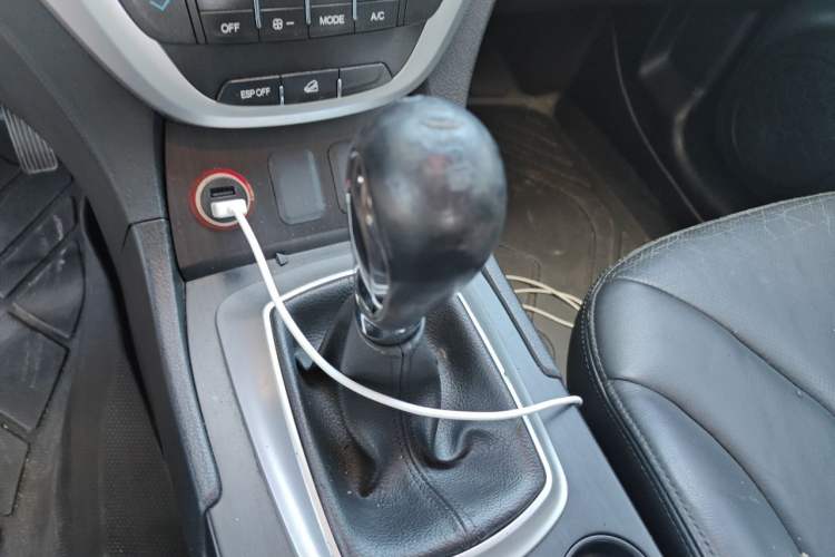 Used GAC Trumpchi GS5 2013 1.8T Manual Two-Wheel Drive Elite Edition Gear Lever