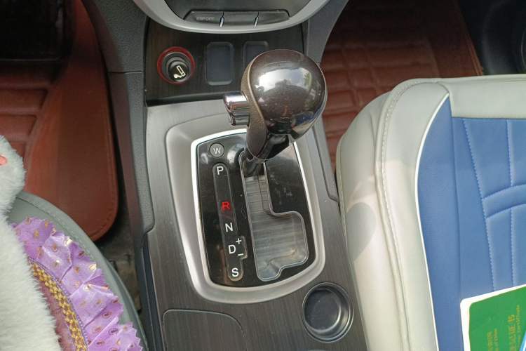 Used GAC Trumpchi GS5 2013 2.0L Automatic Two-Wheel Drive Light Interior Special Edition Gear Lever