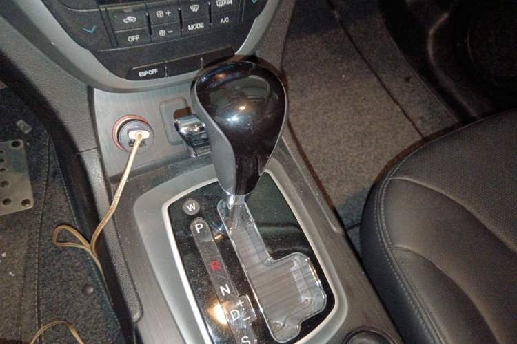 Used GAC Trumpchi GS5 2013 2.0L Automatic Two-Wheel Drive Light Interior Special Edition Gear Lever