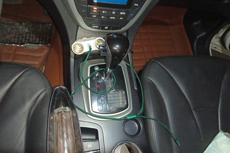 Used GAC Trumpchi GS5 2013 1.8T Automatic Two-Wheel Drive Luxury Edition Gear Lever