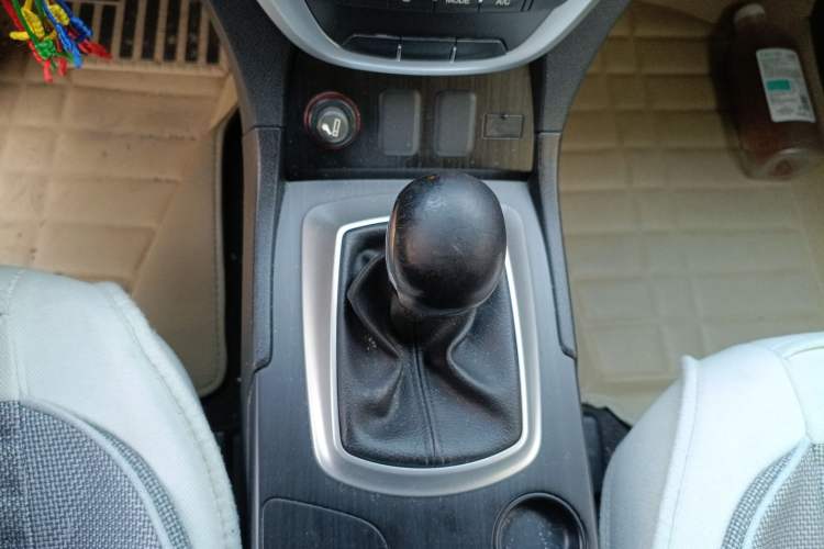 Used GAC Trumpchi GS5 2013 2.0L Manual Two-Wheel Drive Special Edition in Light Interior Gear Lever
