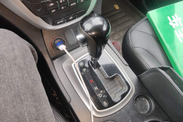 Used GAC Trumpchi GS5 2013 1.8T Automatic Two-Wheel Drive Luxury Edition Gear Lever