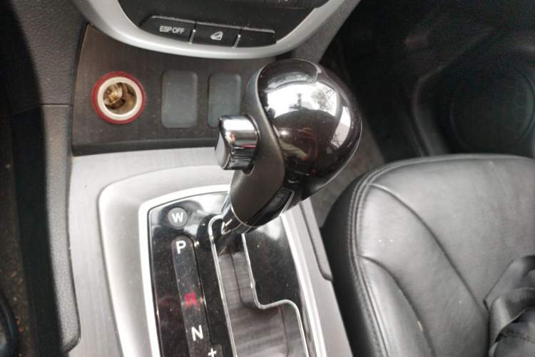 Used GAC Trumpchi GS5 2013 1.8T Automatic Two-Wheel Drive Luxury Edition Gear Lever