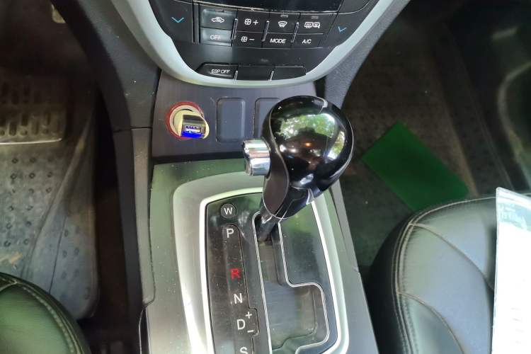 Used GAC Trumpchi GS5 2013 2.0L Automatic Two-Wheel Drive Light Interior Special Edition Gear Lever
