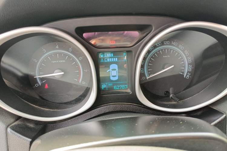 Used GAC Trumpchi GS5 2013 2.0L Automatic Two-Wheel Drive Light Interior Special Edition Instrument Cluster
