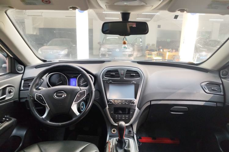 Used GAC Trumpchi GS5 2013 1.8T Manual Two-Wheel Drive Elite Edition Interior 2