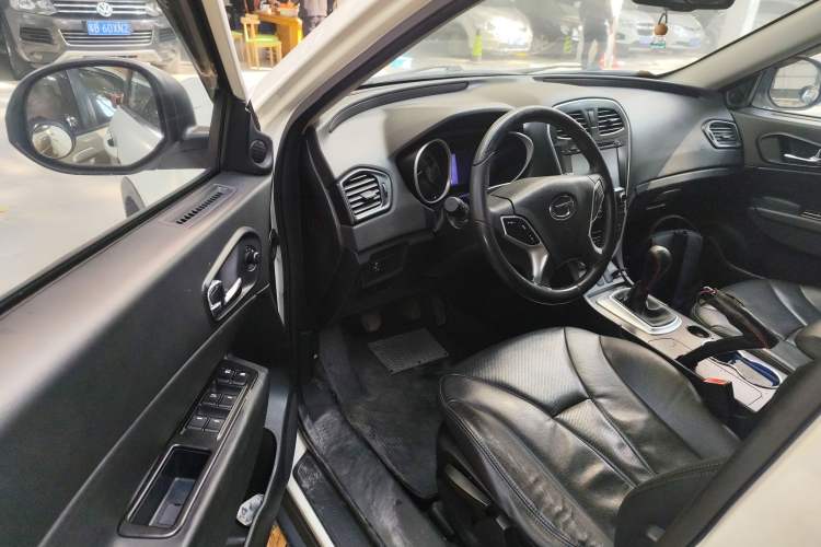 Used GAC Trumpchi GS5 2013 1.8T Manual Two-Wheel Drive Elite Edition Interior 3