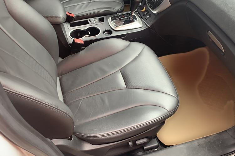 Used GAC Trumpchi GS5 2013 1.8T Automatic Two-Wheel Drive 5th Anniversary Edition Interior 4