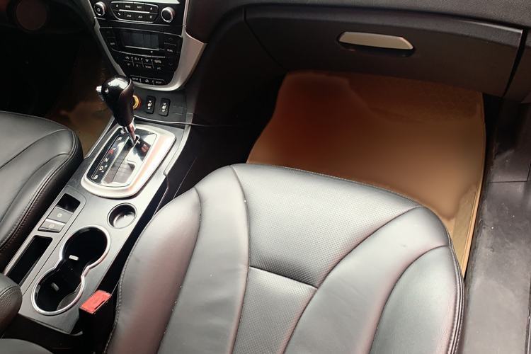 Used GAC Trumpchi GS5 2013 1.8T Automatic Two-Wheel Drive 5th Anniversary Edition Interior 5