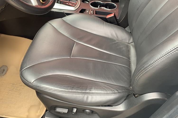 Used GAC Trumpchi GS5 2013 1.8T Automatic Two-Wheel Drive 5th Anniversary Edition Interior 6
