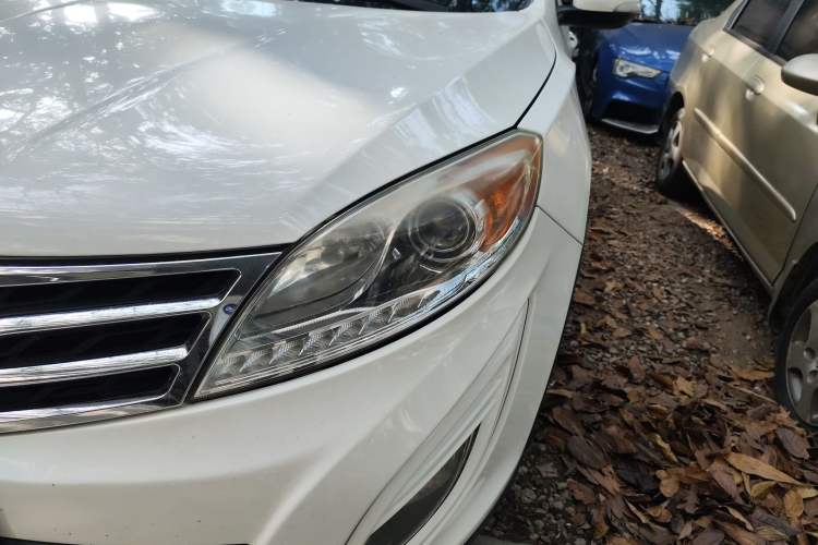 Used GAC Trumpchi GS5 2013 1.8T Manual Two-Wheel Drive Elite Edition Left Front Headlight