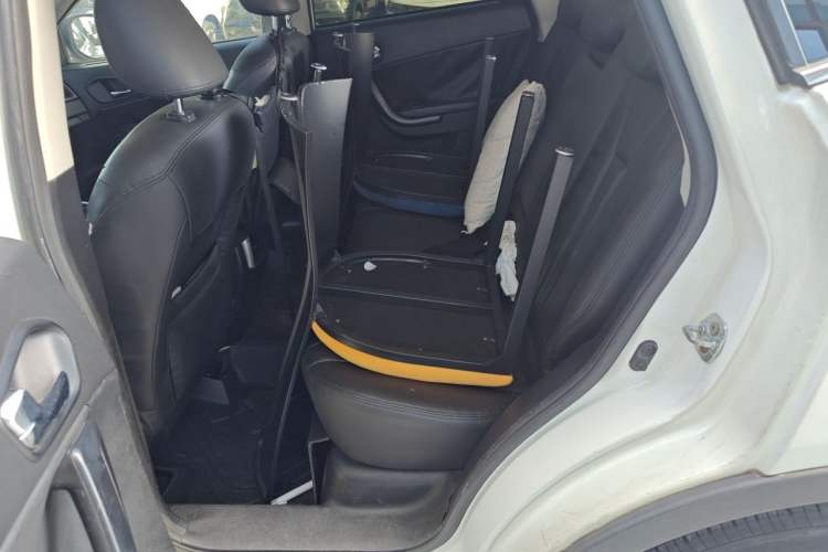 Used GAC Trumpchi GS5 2013 1.8T Manual Two-Wheel Drive Elite Edition Left Rear Seat