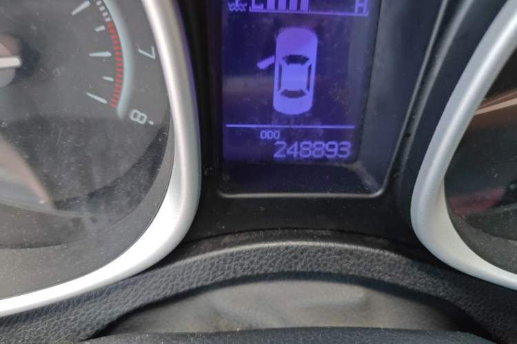 Used GAC Trumpchi GS5 2013 1.8T Manual Two-Wheel Drive Elite Edition Odometer Close Up