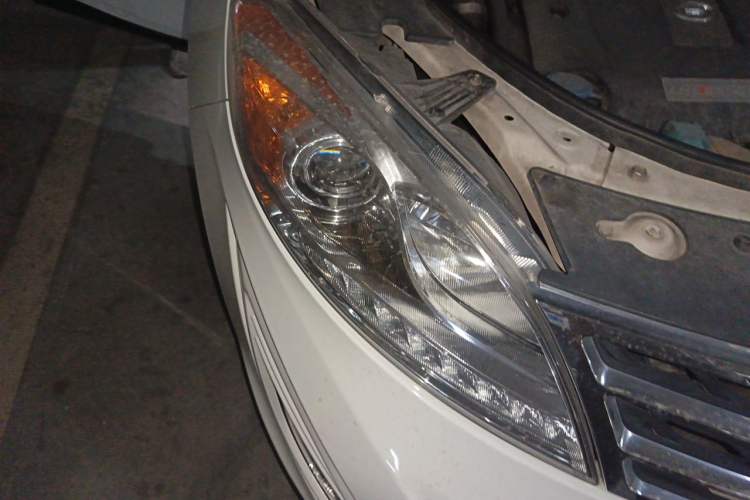 Used GAC Trumpchi GS5 2013 1.8T Automatic Two-Wheel Drive Luxury Edition Right Front Headlight