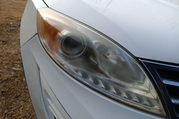 Used GAC Trumpchi GS5 2013 2.0L Manual Two-Wheel Drive Special Edition in Light Interior Right Front Headlight