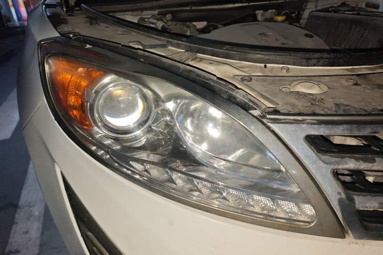 Used GAC Trumpchi GS5 2013 1.8T Automatic All-Wheel-Drive Luxury Edition Right Front Headlight