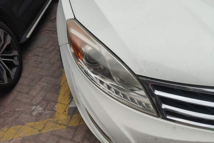 Used GAC Trumpchi GS5 2013 1.8T Automatic Two-Wheel Drive Luxury Edition Right Front Headlight