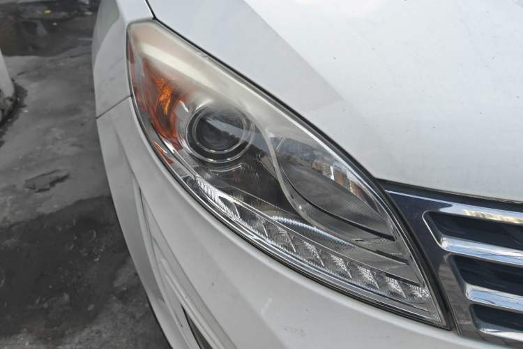Used GAC Trumpchi GS5 2013 2.0L Automatic Two-Wheel Drive Light Interior Special Edition Right Front Headlight