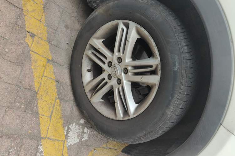 Used GAC Trumpchi GS5 2013 1.8T Automatic Two-Wheel Drive Luxury Edition Right Front Wheel Hub