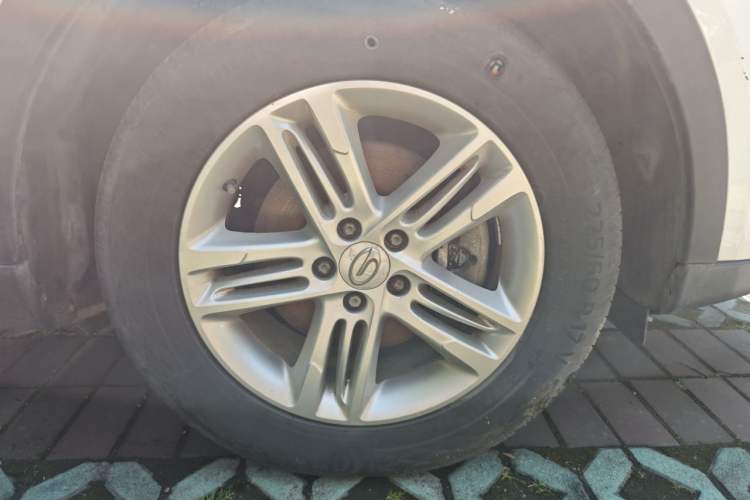 Used GAC Trumpchi GS5 2013 1.8T Automatic Two-Wheel Drive Luxury Edition Right Front Wheel Hub