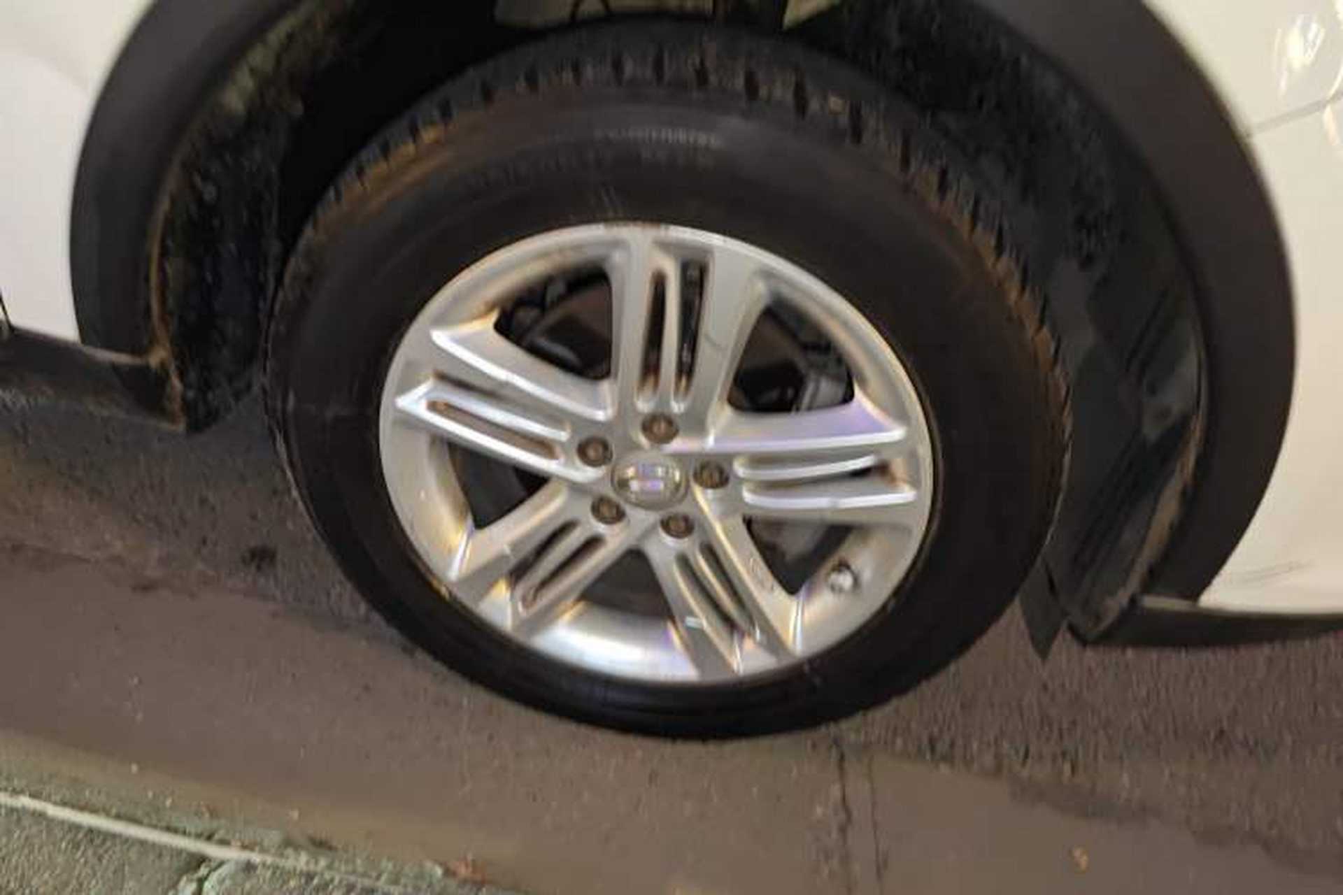Used GAC Trumpchi GS5 2013 1.8T Manual Two-Wheel Drive Elite Edition Right Front Wheel Hub
