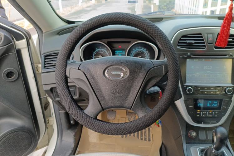 Used GAC Trumpchi GS5 2013 2.0L Manual Two-Wheel Drive Special Edition in Light Interior Steering Wheel