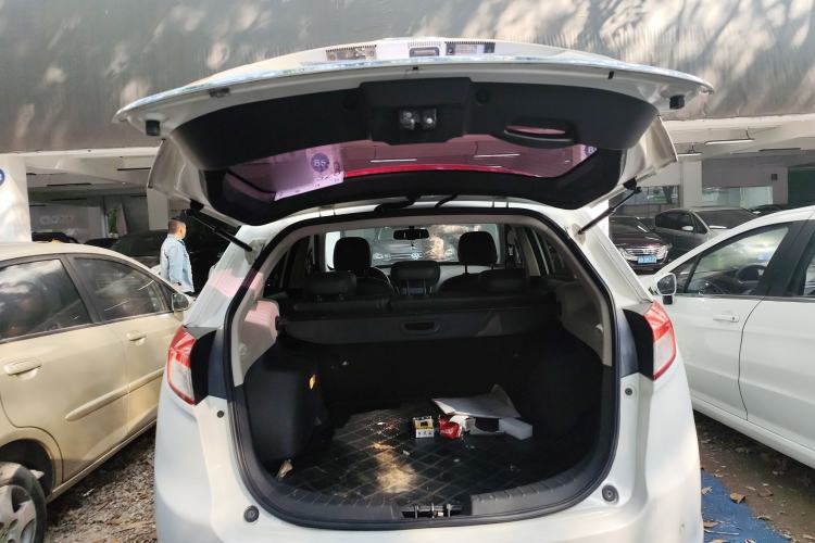 Used GAC Trumpchi GS5 2013 1.8T Manual Two-Wheel Drive Elite Edition Trunk